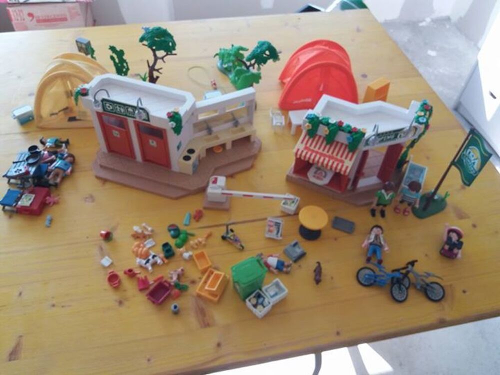 ferme ; camping et playmobil Jeux / jouets