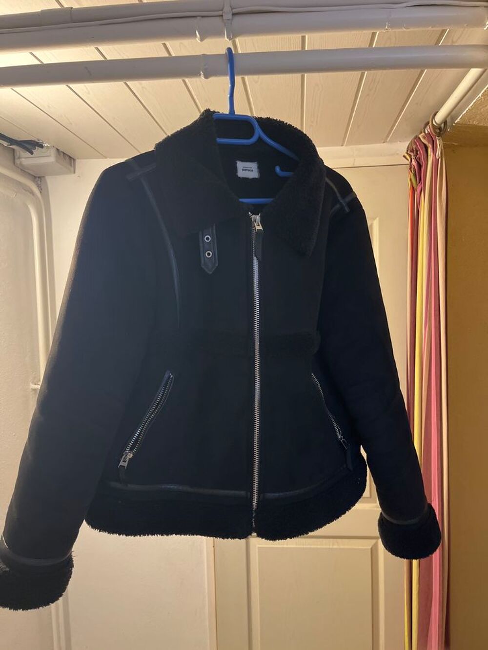 Vent diff&eacute;rent v&ecirc;tement tr&egrave;s bon &eacute;tat Vêtements