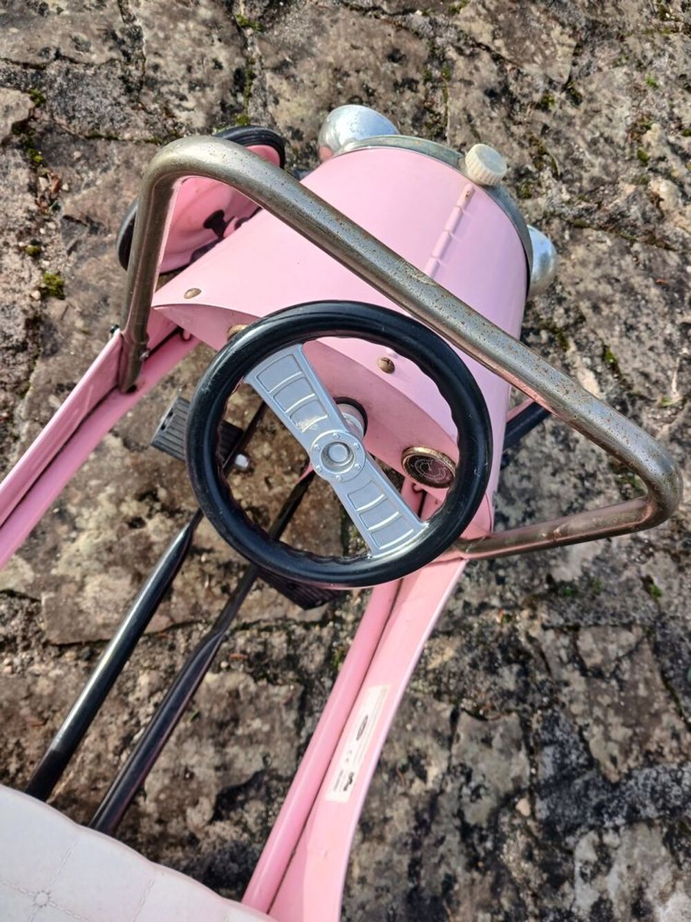VOITURE &agrave; p&eacute;dales Jeux / jouets