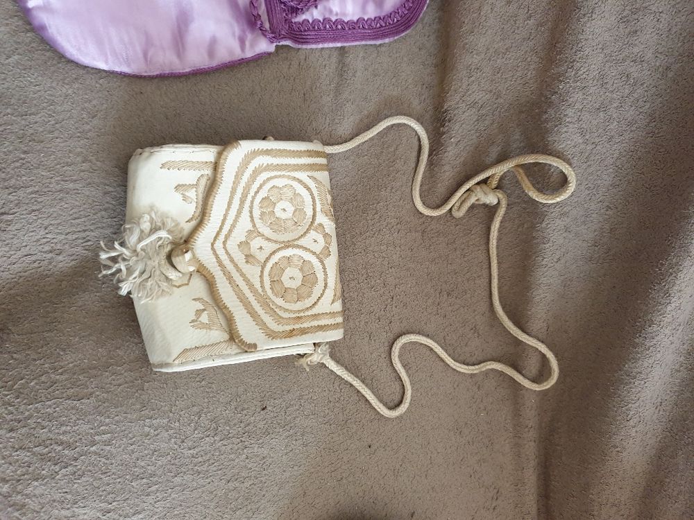 Petit sac, cuir blanc, bandouli&egrave;re, pour c&eacute;r&eacute;monies Maroquinerie