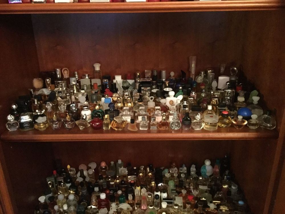 Collection de 400 miniatures de parfum 
