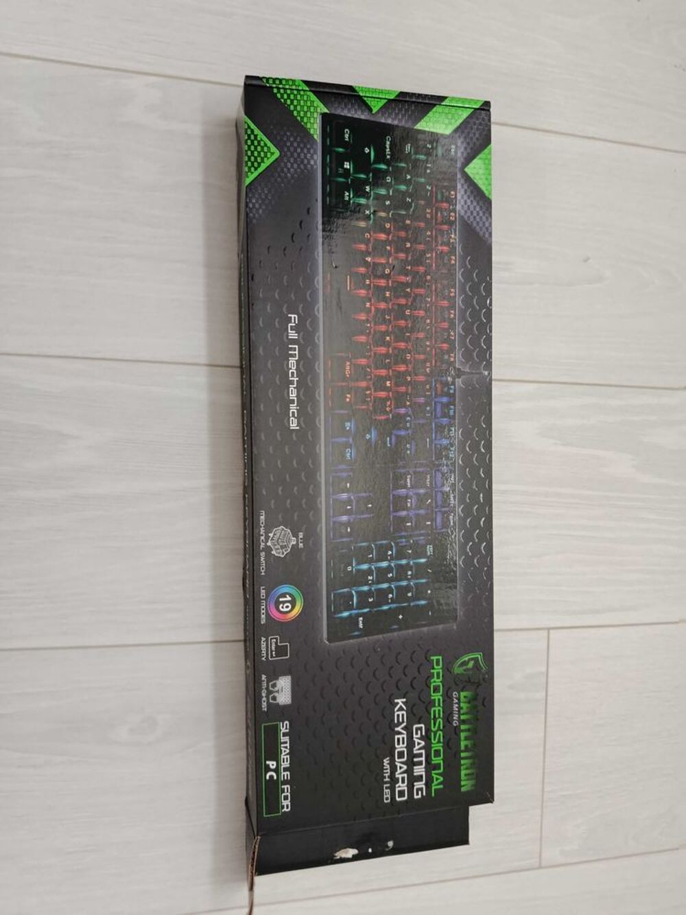Clavier gaming m&eacute;canique RGB. Matériel informatique