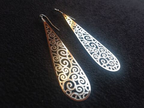 BOUCLES OREILLES ARGENT�E GOUTTE 6,3cm Envoi possible
2 Tr�gunc (29)
