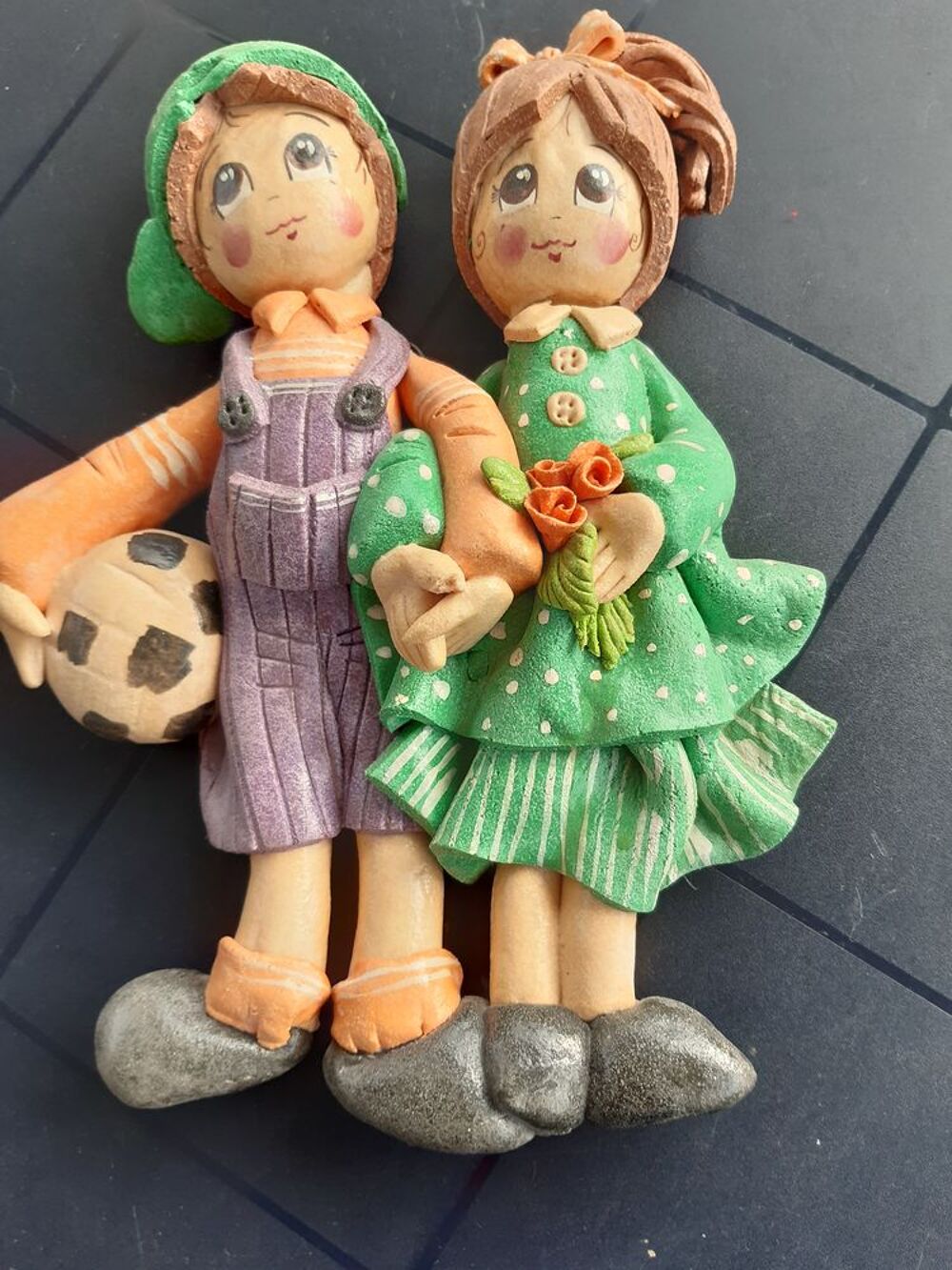 Couple Enfants Multicolore en P&acirc;te &agrave; Sel. Décoration