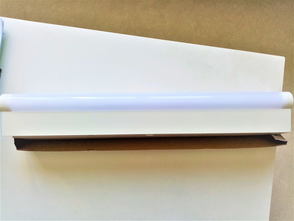 Luminaire applique blanc Ikea pour salle de bain ou cuisine Electroménager