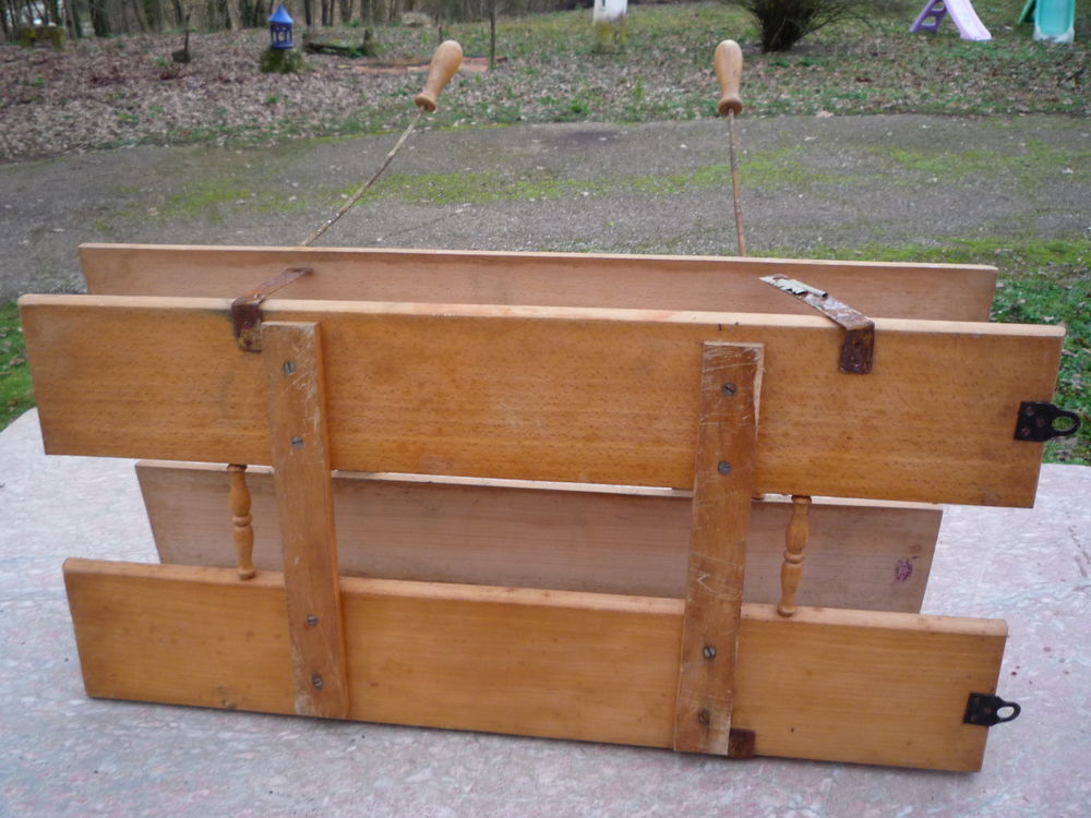 Presse &agrave; pantalon en bois ancienne Bricolage