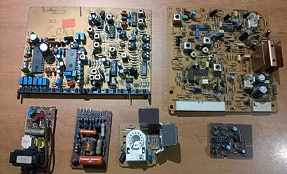 Lot de 23 platines pour T&eacute;l&eacute;viseurs diff&eacute;rentes marques Audio et hifi