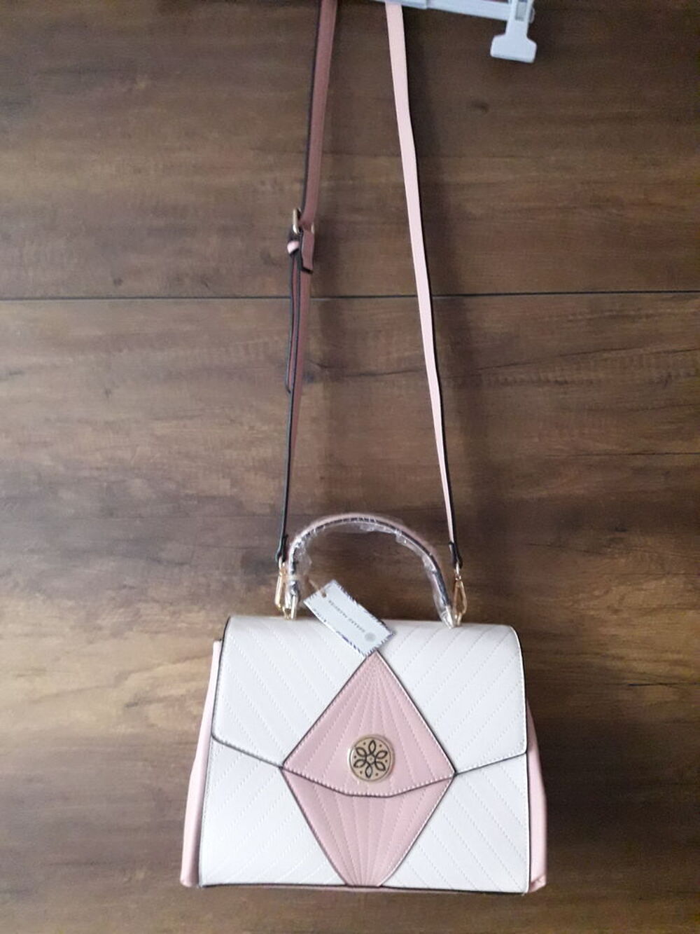 Achetez sac main neuf revente cadeau annonce vente Pantin