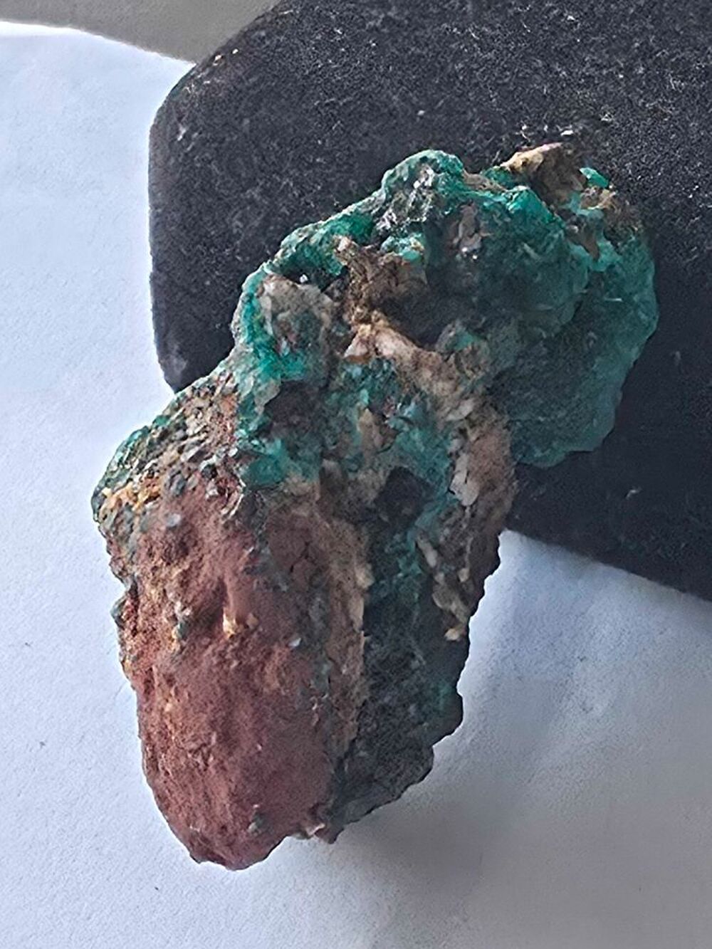 Superbe Dioptase-Cristaux Vert Emeraude Intenses-Katanga RDC-35g 