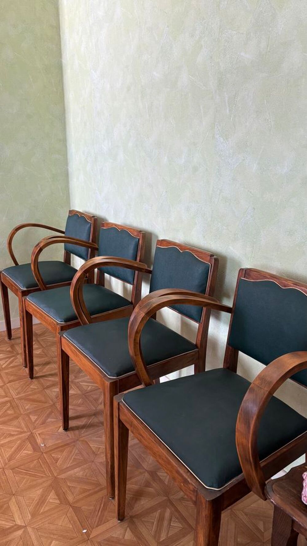 Table et fauteuils Meubles