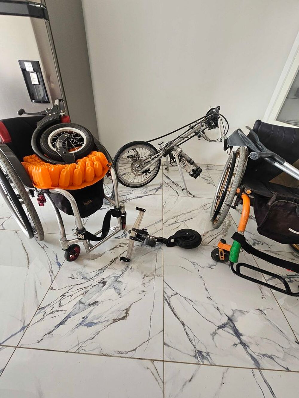 fauteuil roulant pliable avec roue v&eacute;lo qui s'adapte Vélos