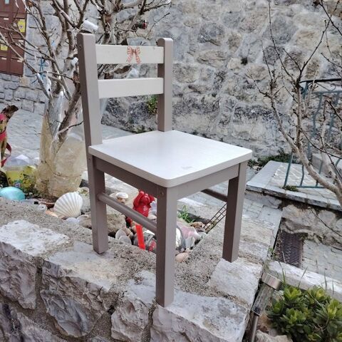 PETITE CHAISE pour enfant 10 Toudon (06)