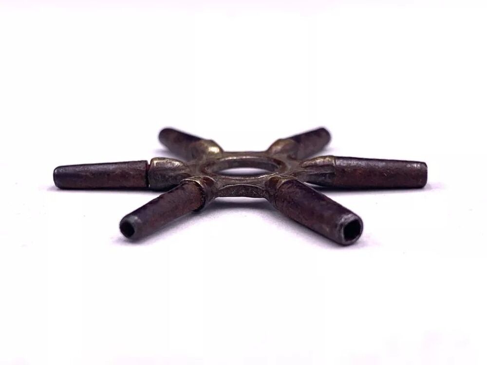 Ancienne cl&eacute; multiple en &eacute;toile pour montres de gousset 