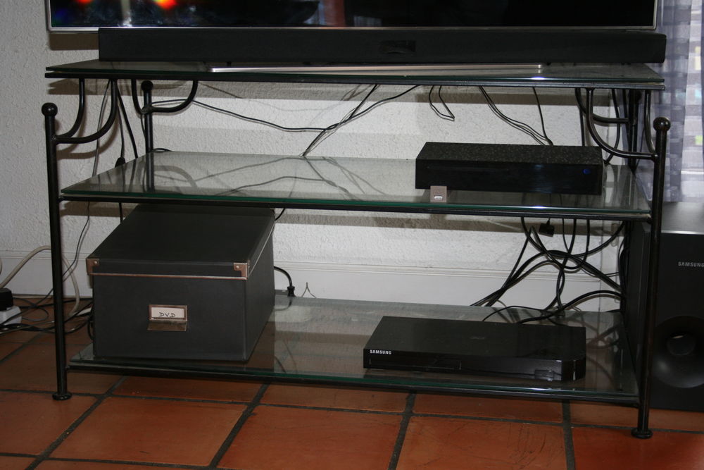 Meuble t&eacute;l&eacute; en fer forg&eacute; Meubles