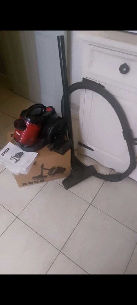aspirateur noire et rouge Châlons-en-Champagne (51)