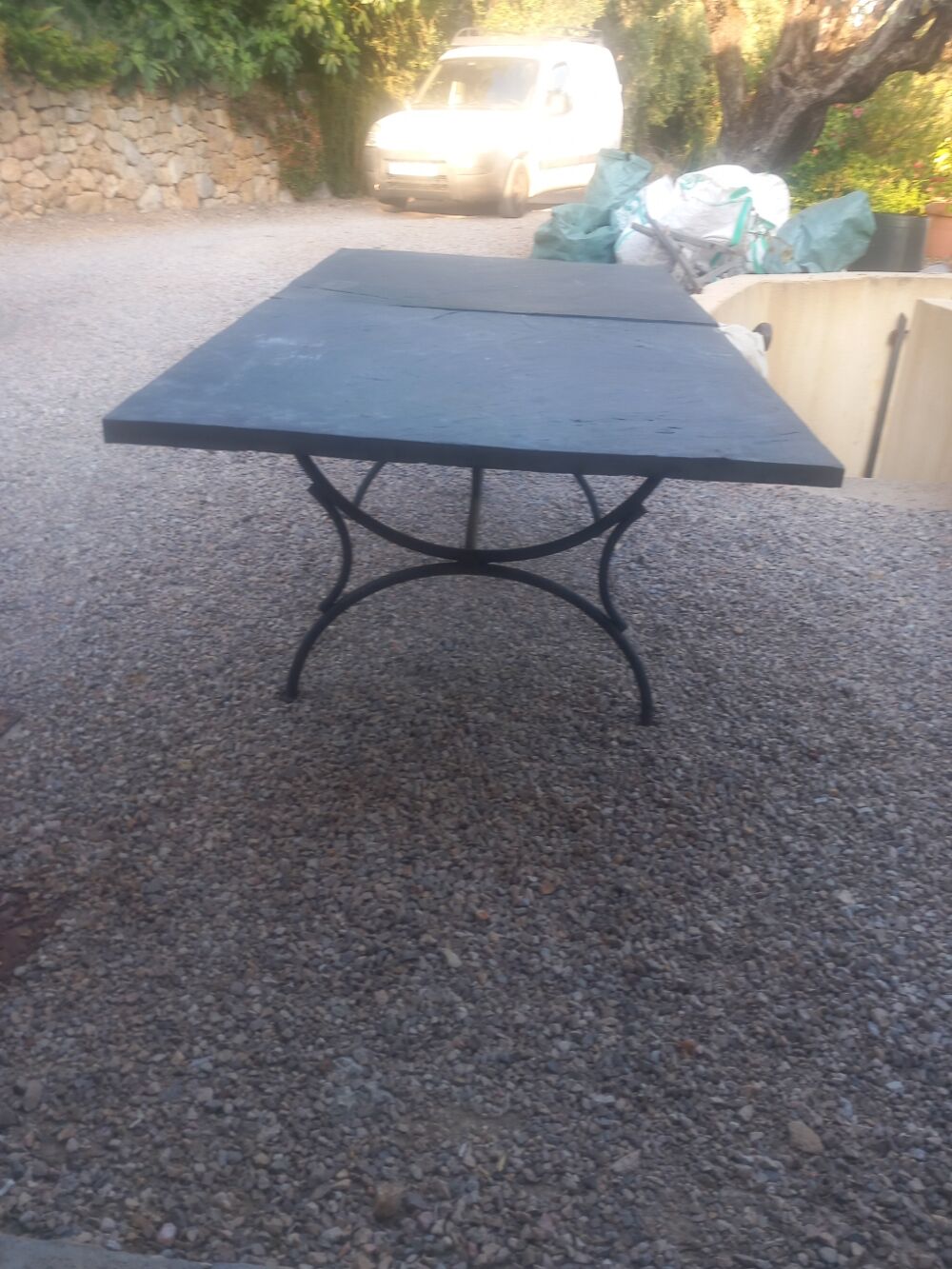 Table fer forg&eacute; et pierre bazalt Jardin