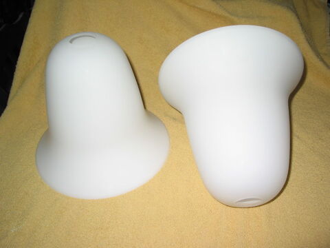 une TULIPE OPALINE
RÉFLECTEUR DE LAMPE MAZDA ART DÉCO..
ha 65 Marseille 13 (13)