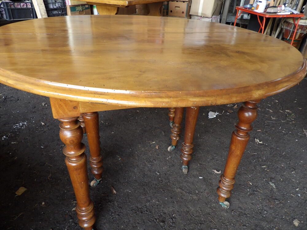 TABLE RONDE en CHENE MASSIF de 116 cm avec 8 PIEDS en MASSIF Meubles