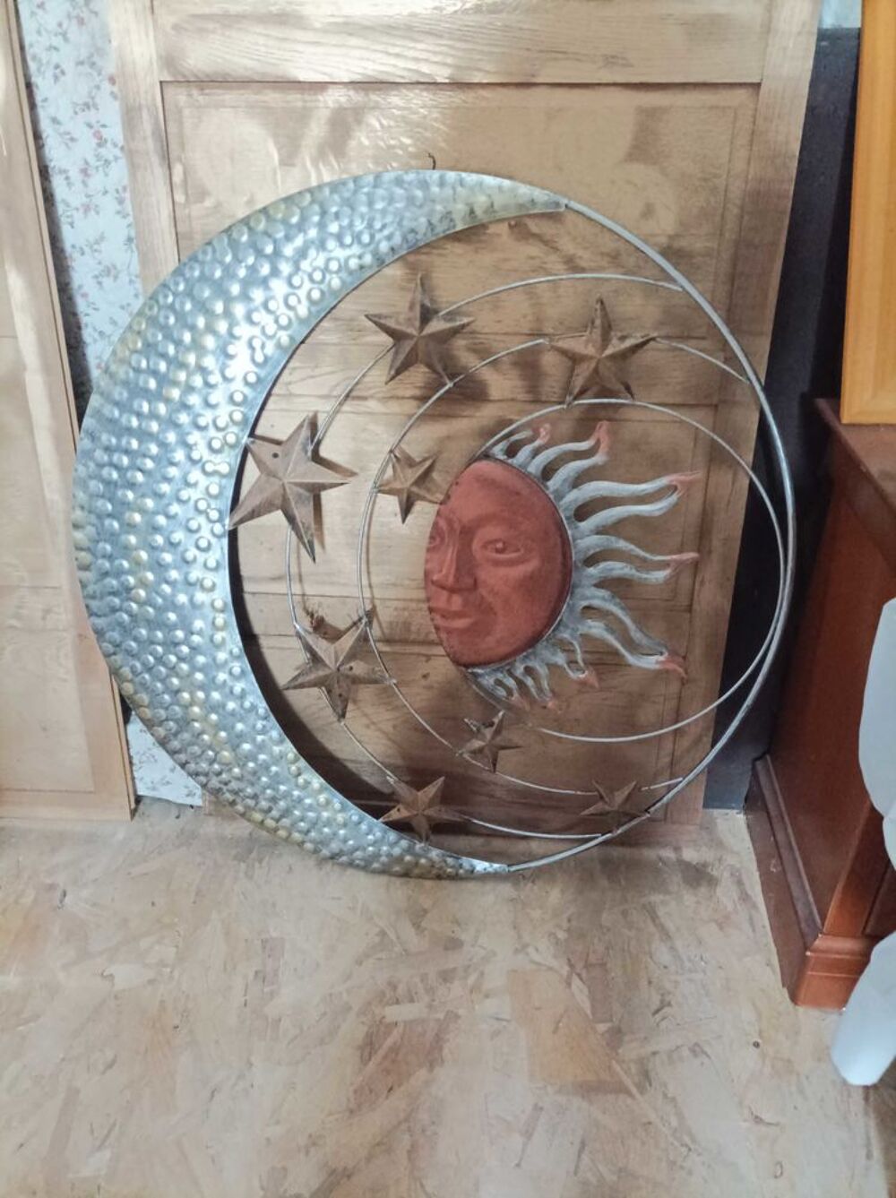 objet d'art repr&eacute;sentant la lune et le soleil Décoration