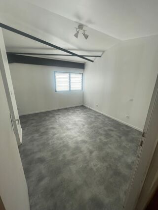  Parking / Garage � louer 139 m�