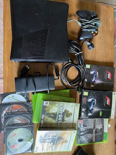 Xbox 360 avec 11 jeux 400 Sermaise (91530)