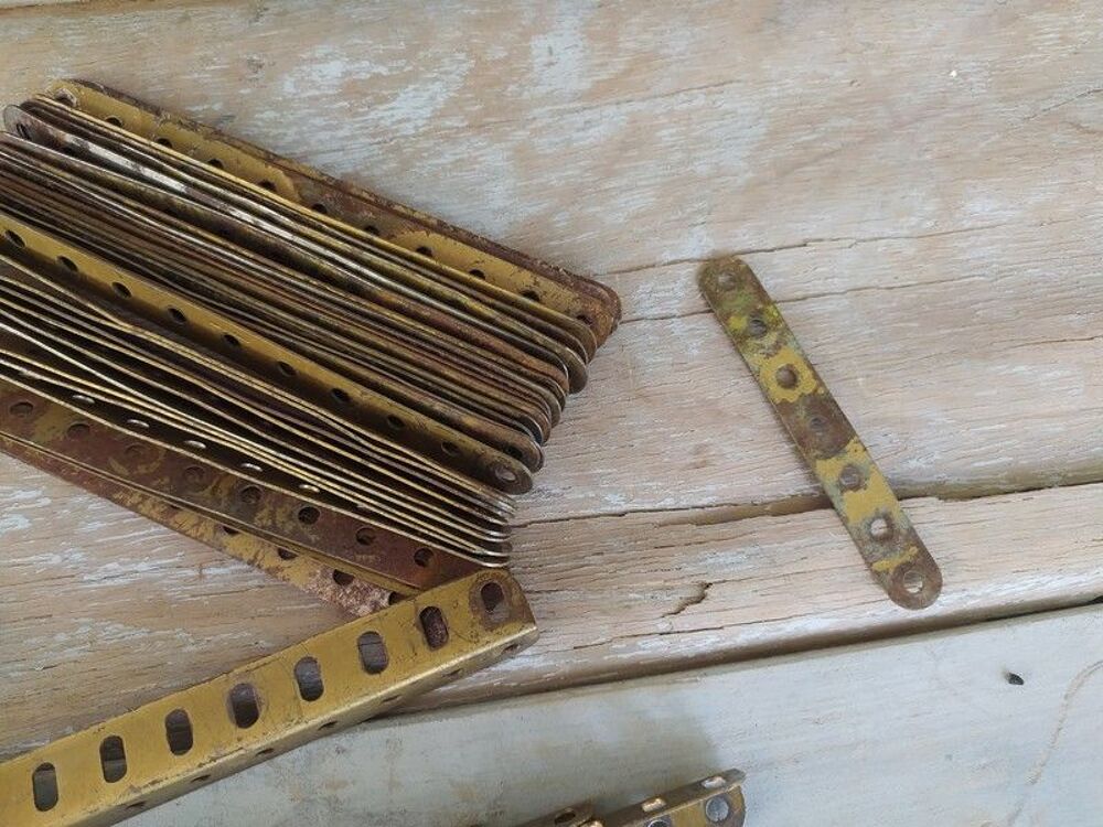 Ancien Jeu Meccano Pi&egrave;ces Accessoires Barres et Corni&egrave;res 04 