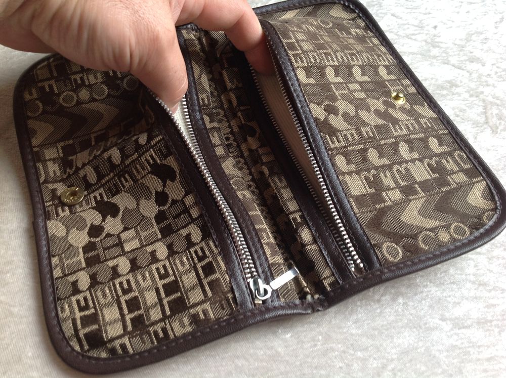 POCHETTE SAC &Agrave; MAIN EN TISSU FIOCCHI Envoi Possible
Maroquinerie