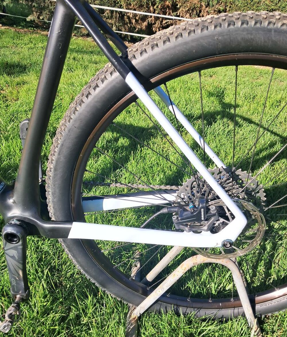 VTT SEMI RIGIDE CARBONE
Vélos