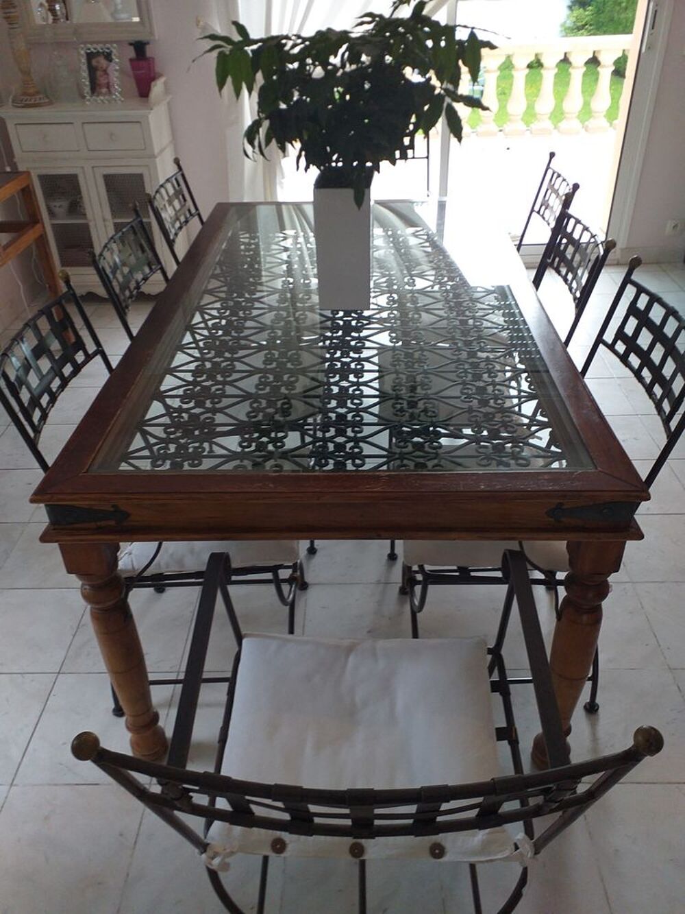 Table salle &agrave; manger + 8 chaises Meubles