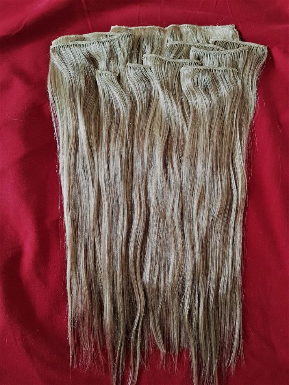 Extension cheveux &agrave; clip blond
Bijoux et montres