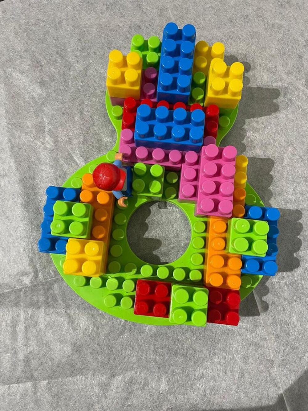 Plaque avec blocs constructions, enfant 2&egrave; &acirc;ge 
Jeux / jouets