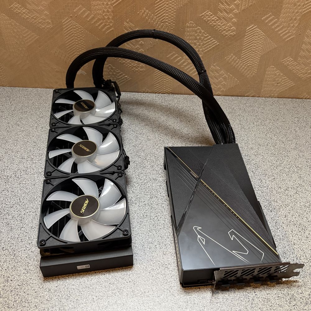 Aorus GeForce RTX 4080 16GB Xtreme Waterforce Mat�riel informatique