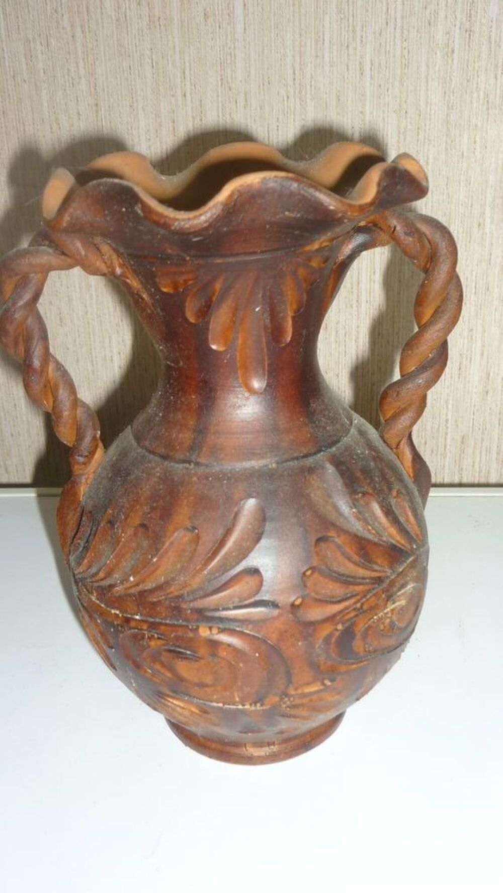 Vase sculpt&eacute; Dcoration