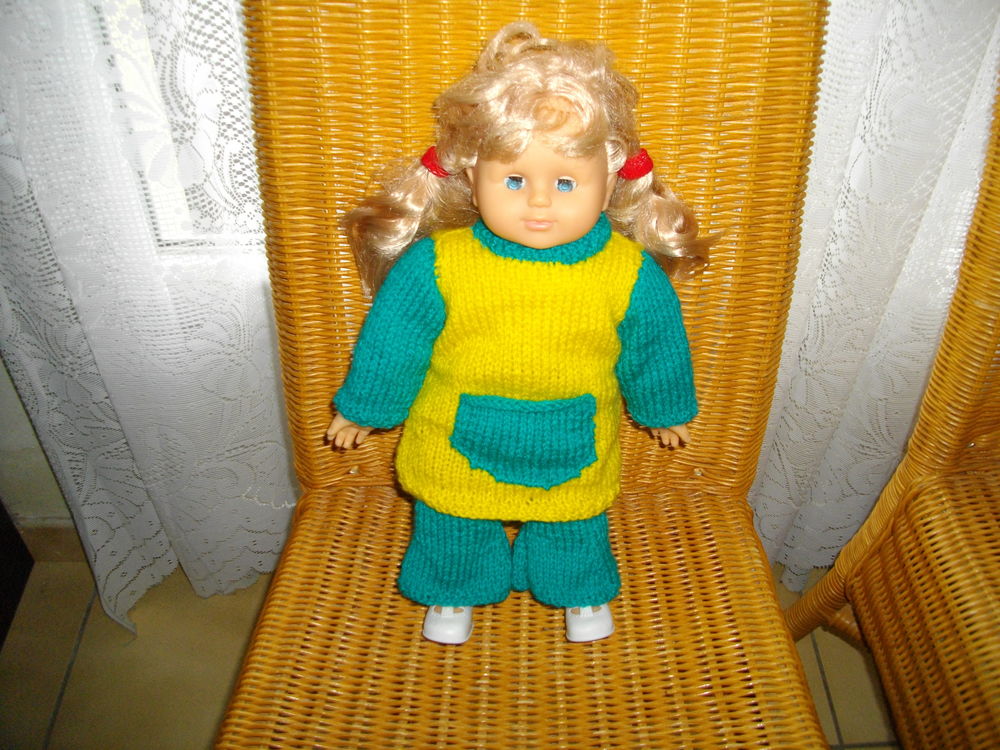 POUPEE (40 CM) AVEC SES VETEMENTS Jeux / jouets