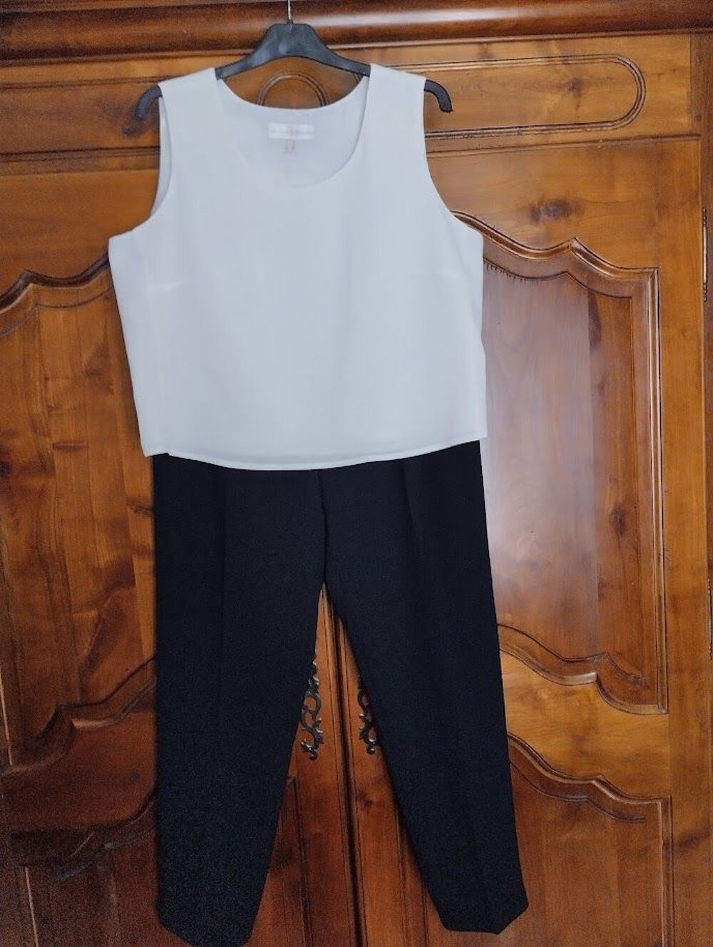 Ensemble &eacute;l&eacute;gant Un Jour Ailleurs ? id&eacute;al c&eacute;r&eacute;monie&nbsp;
Vêtements