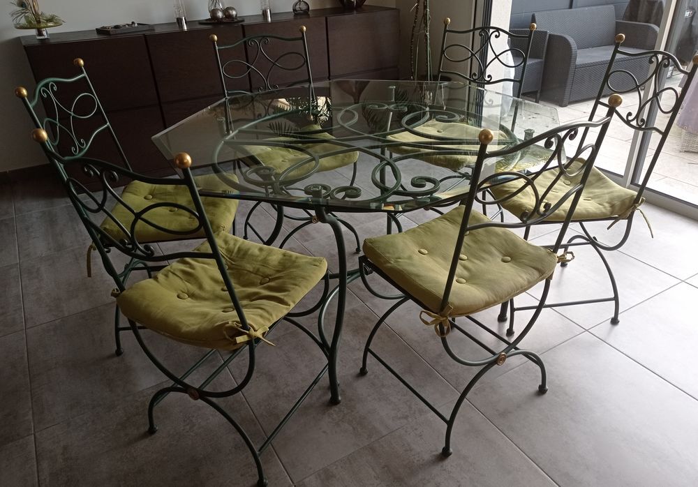 Salle &agrave; manger fer forg&eacute; vert Meubles