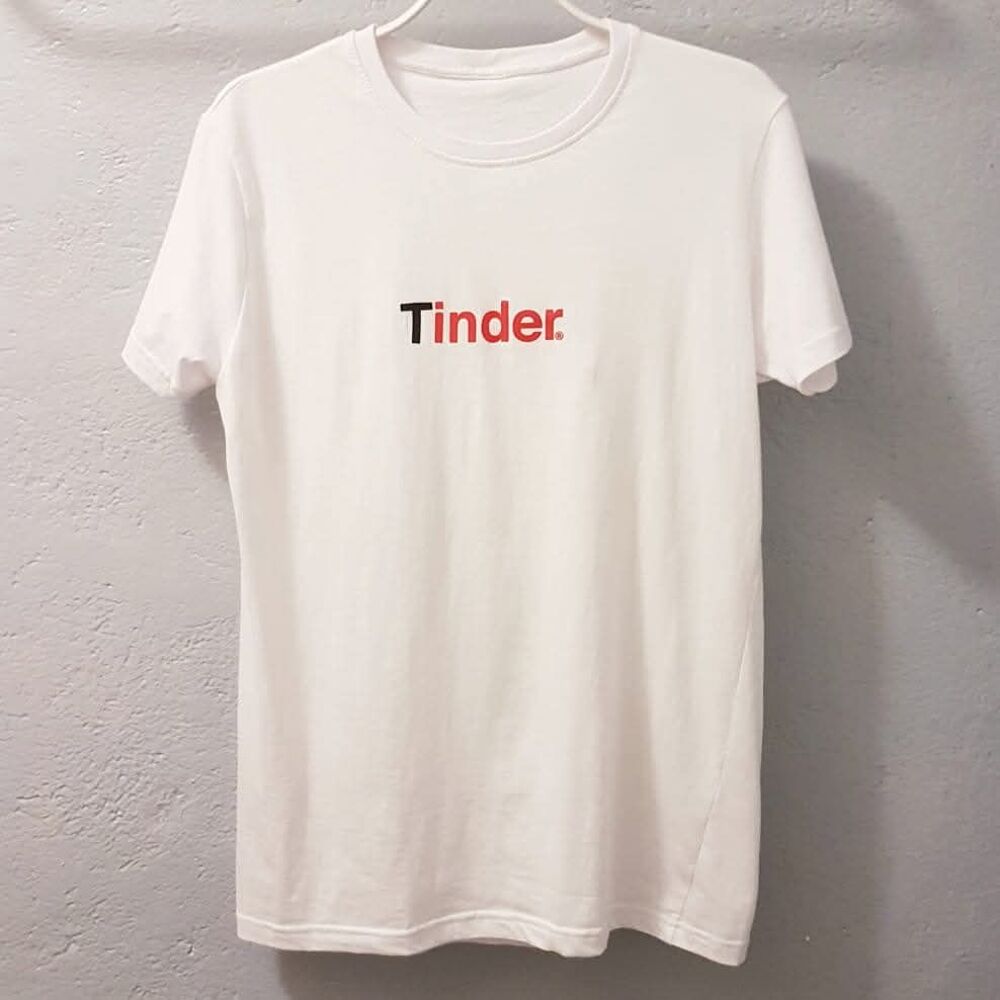 T-shirt Tinder, taille S - 36 , NEUF Vêtements