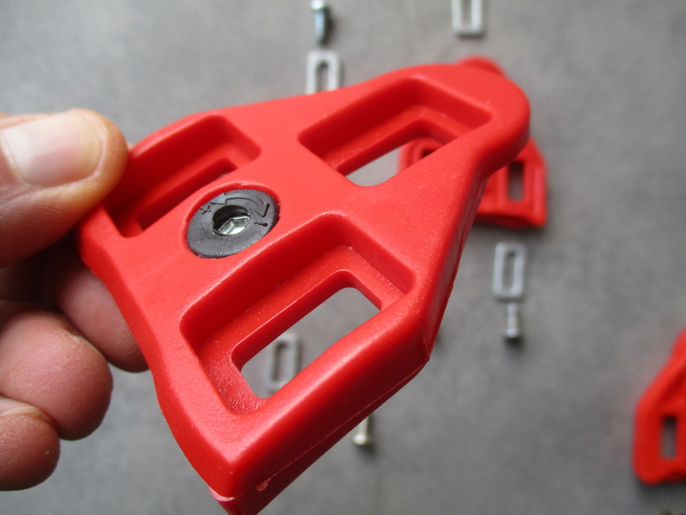 Cales pour p&eacute;dales v&eacute;lo de route Vélos