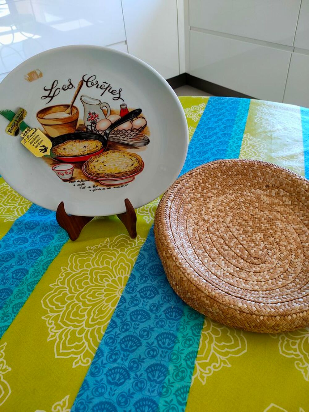 Assiettes avec coffret en osier
5 ensembles diff&eacute;rents Cuisine