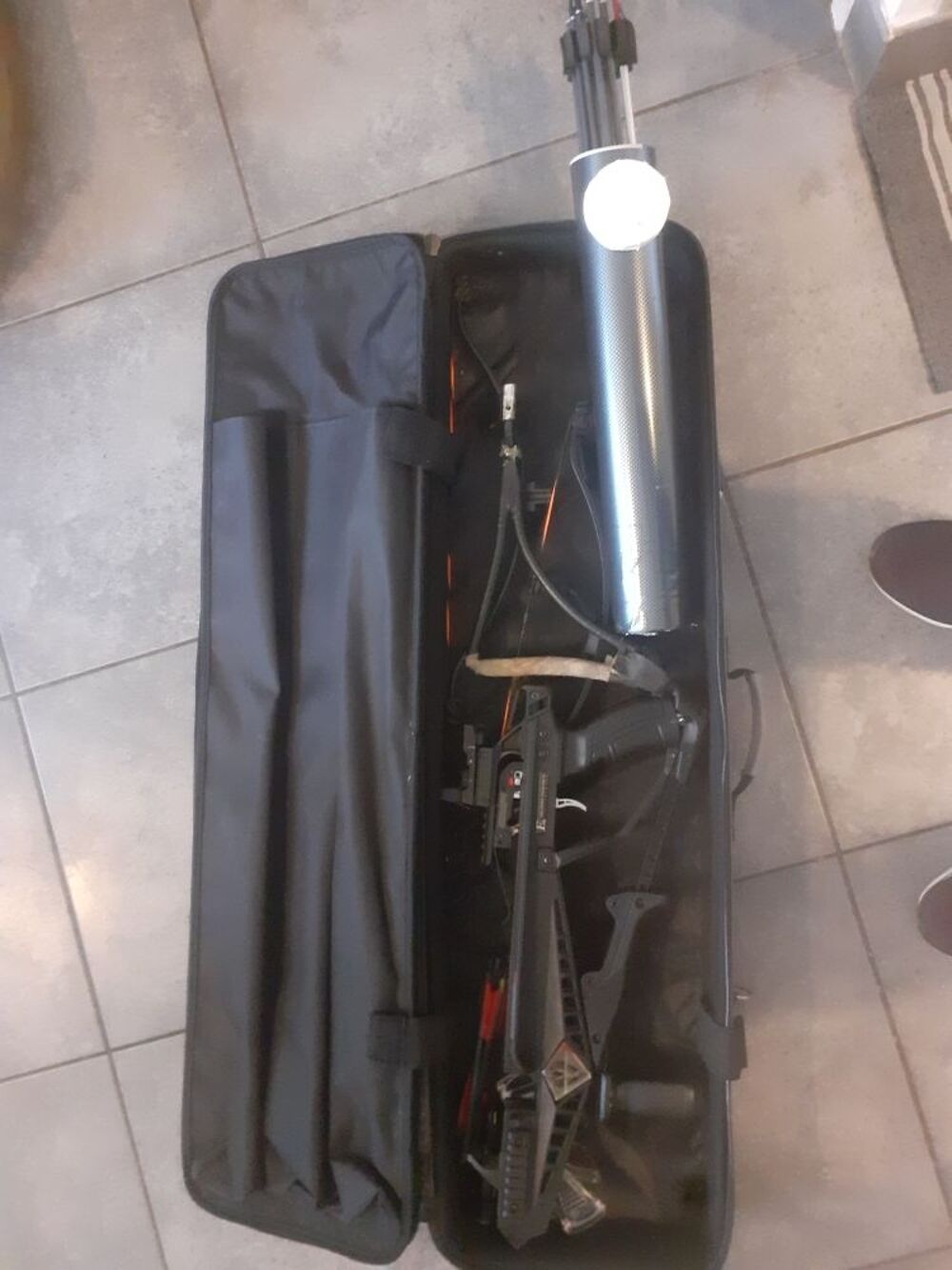 arbal&egrave;te cobra r9 ,2 syst&egrave;mes de vis&eacute;e ,r&eacute;ticule et laser , fl&egrave;ches et sacoche , 2 arcs Sports