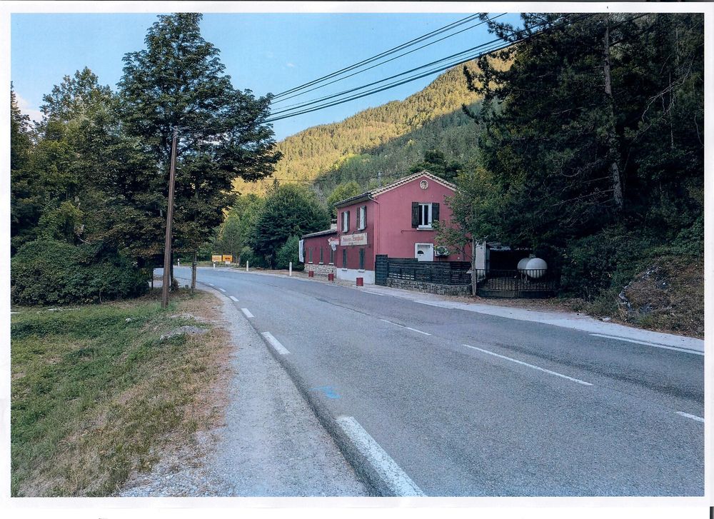 Vente Autre COMMERCE + HABITATION 230 M²  CASTELLANE 04120 Castellane