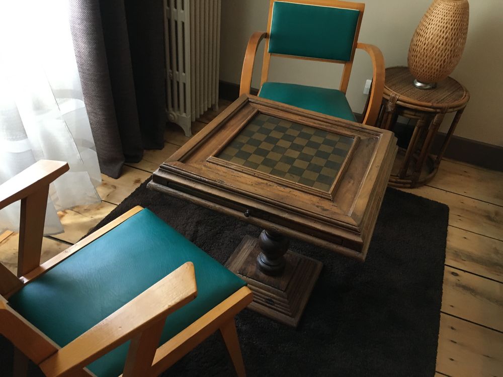 TABLE ANCIENNE DE JEUX DE DAMES
Jeux / jouets