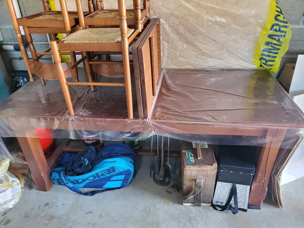 Table salle &agrave; manger,chaises, meuble TV Meubles