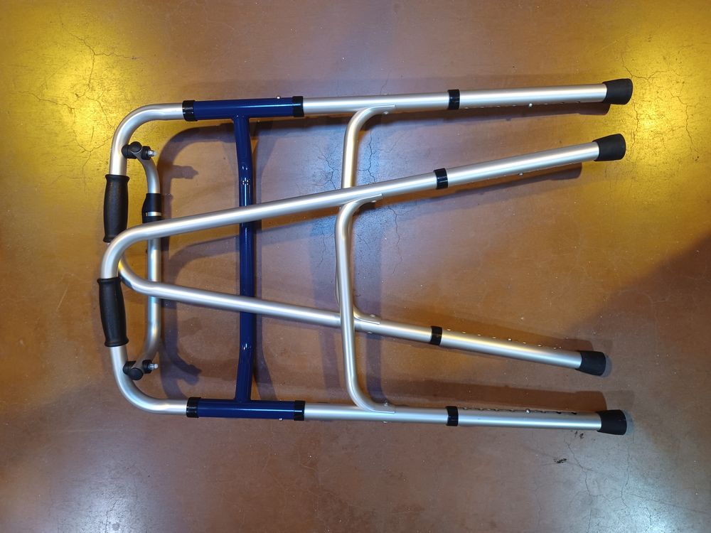 D&eacute;ambulateur / cadre de marche pliant r&eacute;glable Meubles