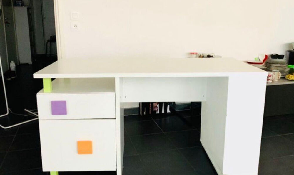 Lot de meubles enfant Commode / armoire/ bureau en bois Mobilier enfants