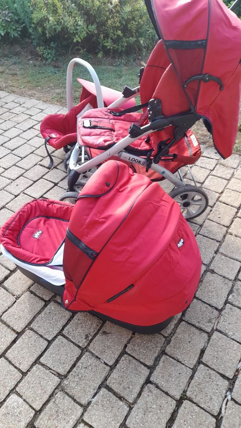 cosy , nacelle et poussette Pu�riculture