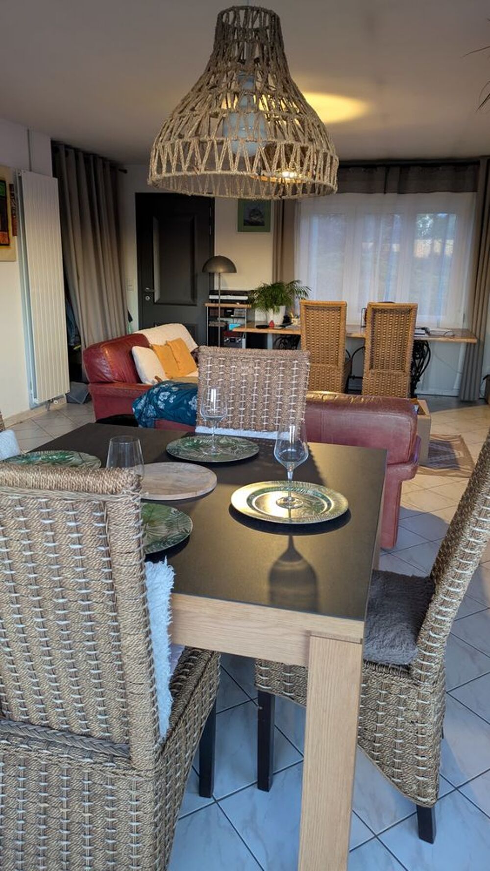 Table haut de gamme 
Meubles