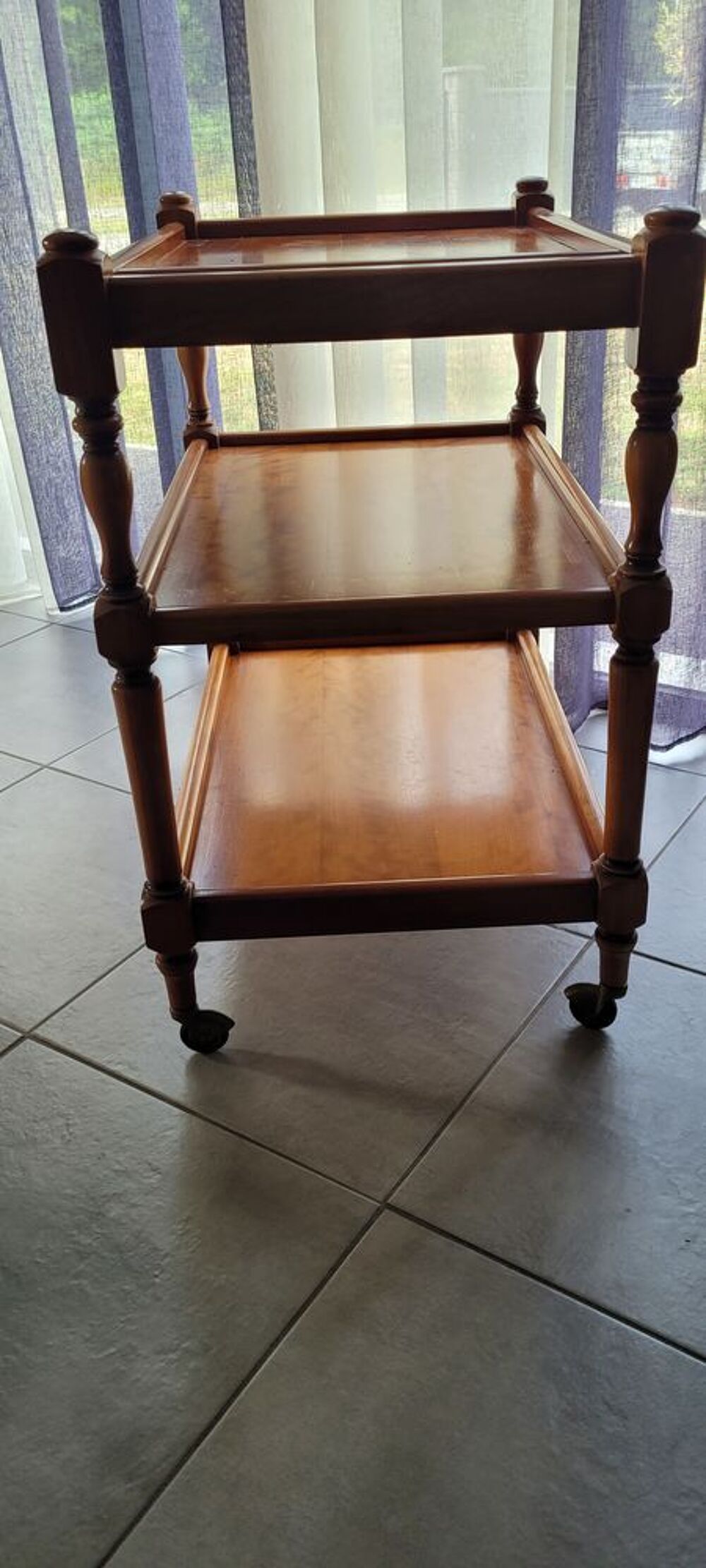 Desserte roulante en merisier Meubles