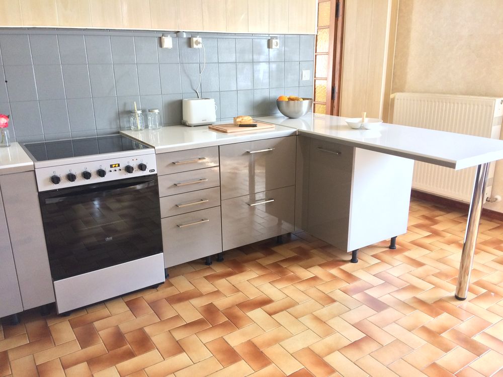 Tr&egrave;s belle cuisine + cuisini&egrave;re Meubles