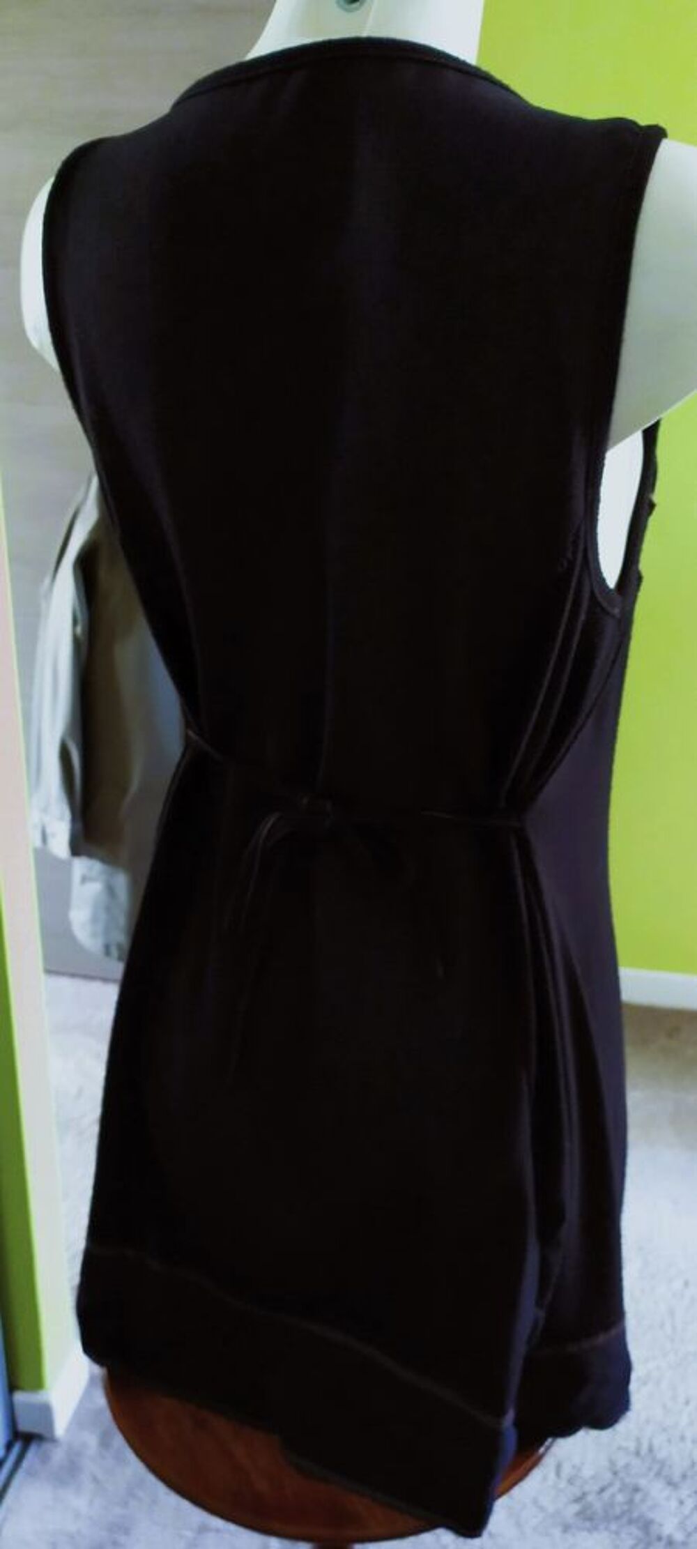 robe noire bordures brunes Vtements